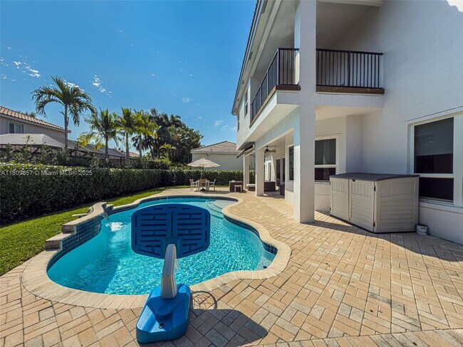 Building Photo - 2556 Jardin Manor