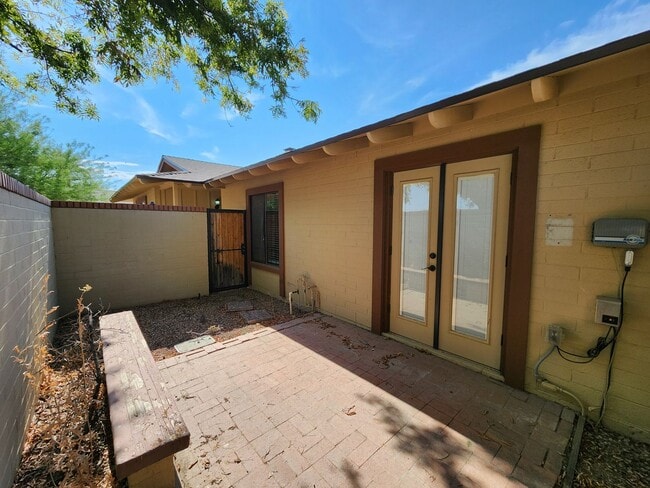 Building Photo - Tempe 4 Bedroom 3 Bath w/ Pool right near ASU!