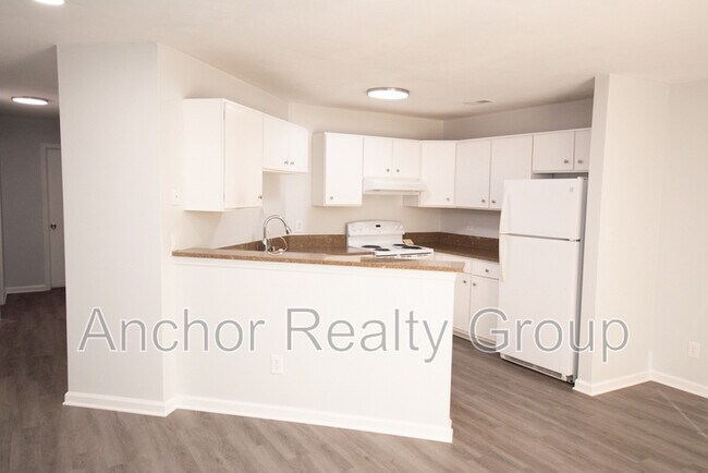 Building Photo - 500 Barberton Dr
