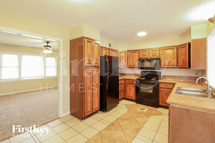 Building Photo - 5808 E 96th Terrace