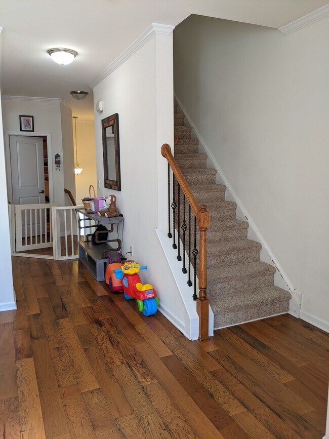 Building Photo - 623 Edgewater Ridge Ct