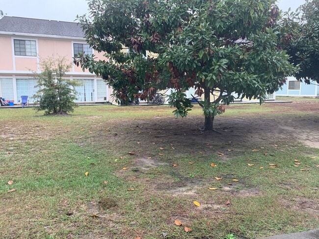 Building Photo - Gated Community, 1.5 Miles to Beach, Pet F...