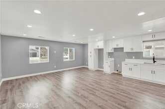 Building Photo - 5646 Deodar St