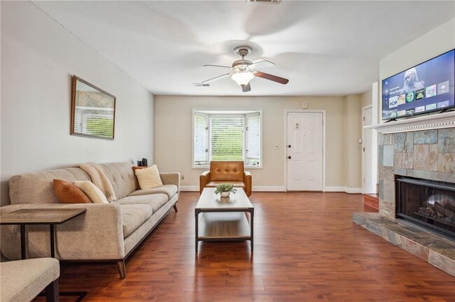 Building Photo - 102 Holcomb Ferry Rd