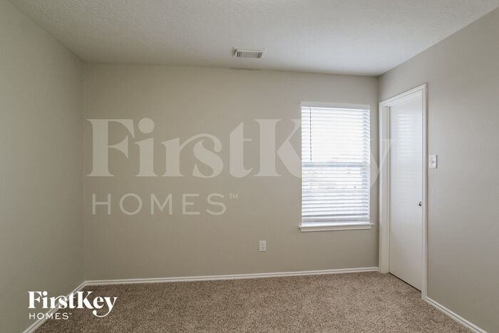 Building Photo - 8002 Echinacea Dr