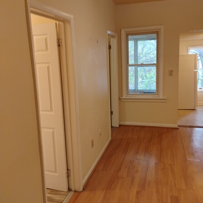 Building Photo - 452A Hudson Avenue - 2