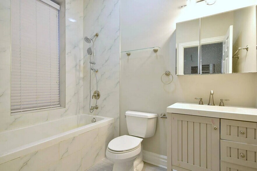 Building Photo - 1316 N Artesian Ave