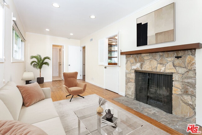 Building Photo - 1129 Roscomare Rd