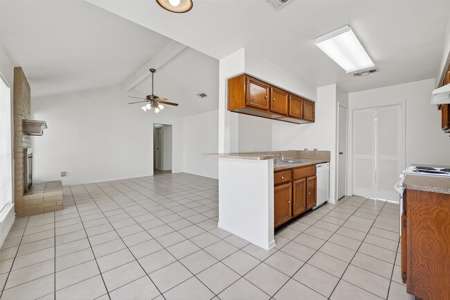 Building Photo - 2709 Lee Cir