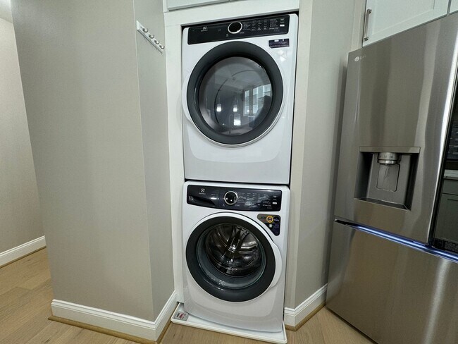 Building Photo - Direct Indoor Access to Ballston Metro with this Luxury 1 Bedroom 1 Bath Condo in Beautiful Alta ...