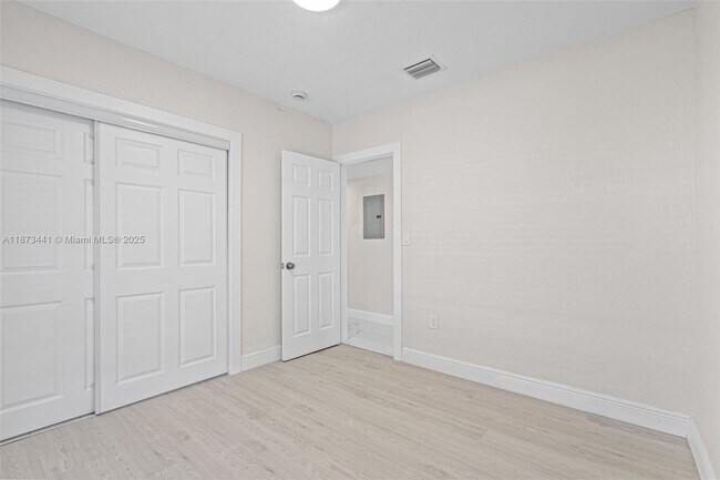 Building Photo - 3220 NW 4th Ct