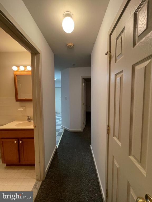 Building Photo - 159 E Chestnut St