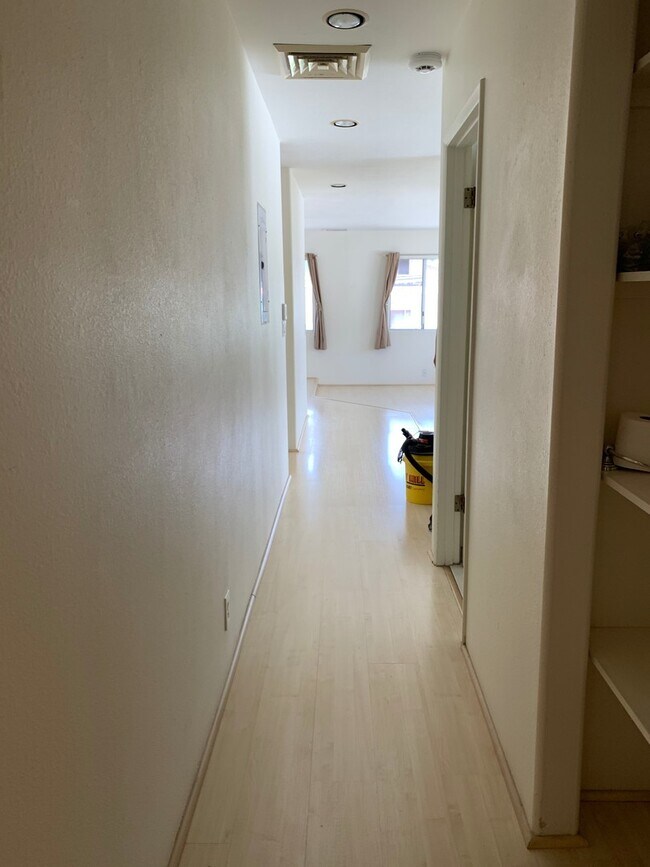 Building Photo - TS.937UP
