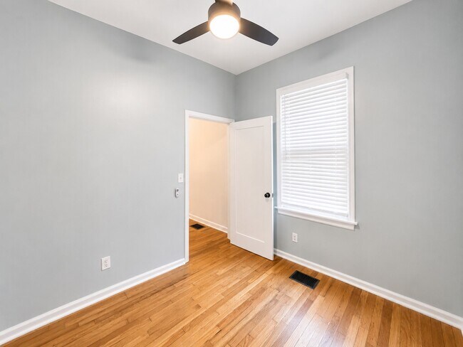 Building Photo - Martha Street Duplex