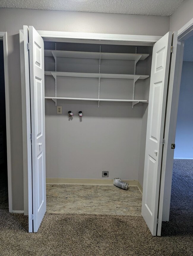 Building Photo - Beautifully Upgraded Duplex Tigard