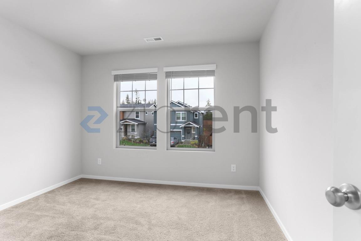 Building Photo - 1421 SW Pendleton Way