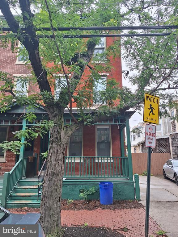 Primary Photo - 609 Berkley St