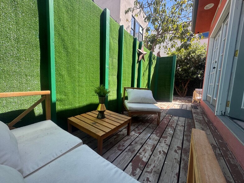 Building Photo - 1056 S Redondo Blvd