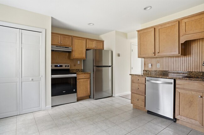 Building Photo - 4 Linda Ln