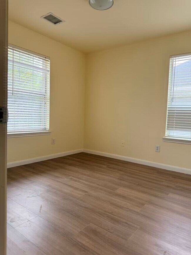 Building Photo - 8006 Singing Sonnet Ln