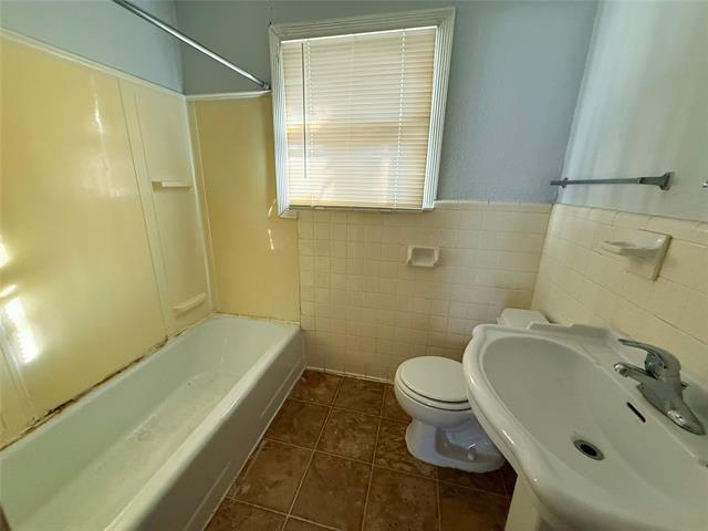 Building Photo - 406 N College St