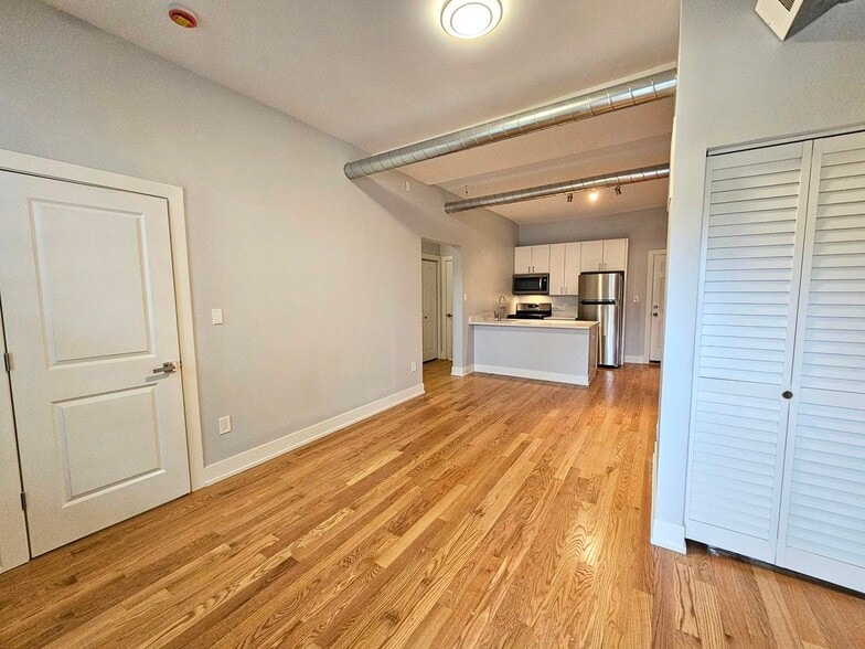 Building Photo - 1415 W Erie St