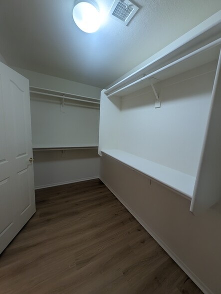 Building Photo - 6342 S Neuman Pl