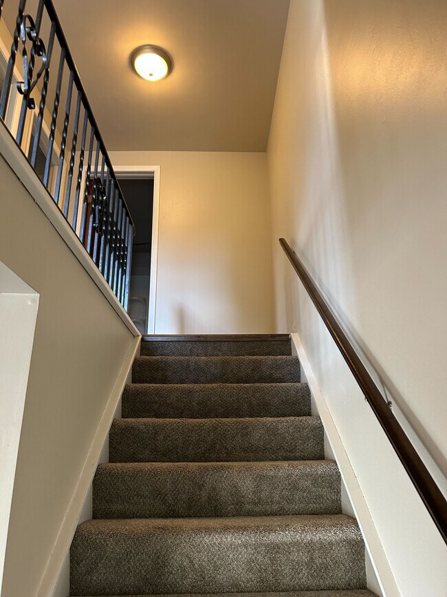 Building Photo - 100 Brittany Dr