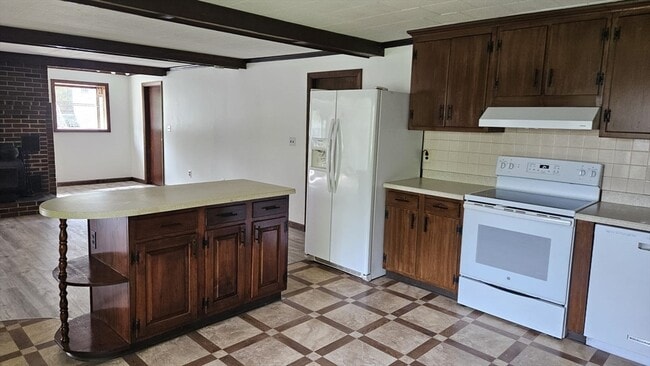 Building Photo - 2 Hedgeway St