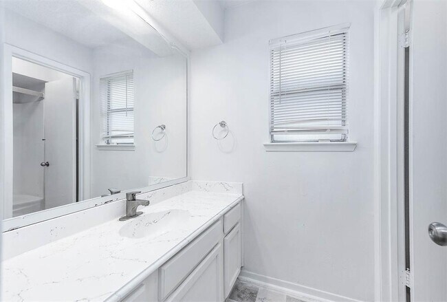 Building Photo - 11554 Chesswood Dr