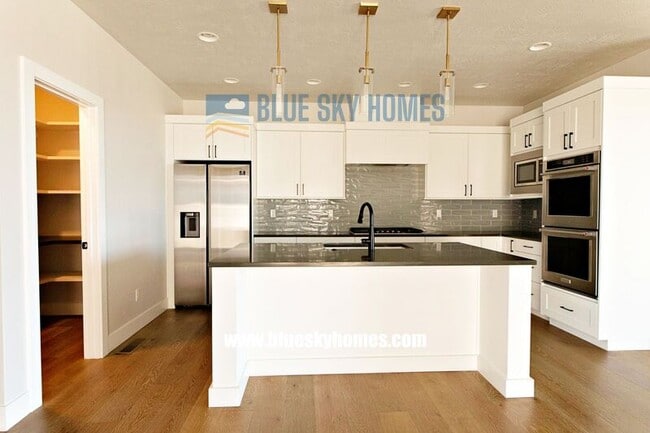 Building Photo - 9119 W Stirrup Dr