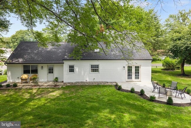 Building Photo - 480 Yale Dr