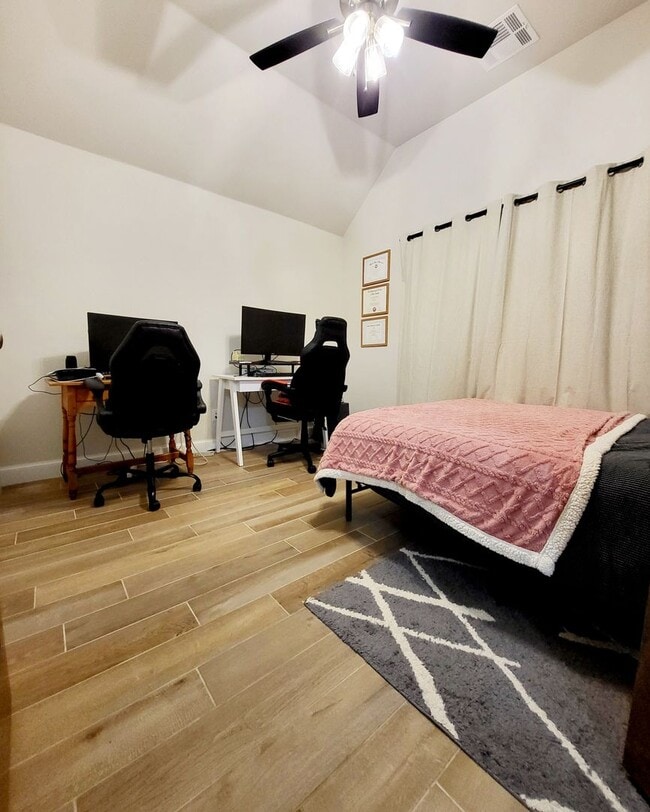 Building Photo - You Could Call This Beautiful 4-Bed, 2-Bat...