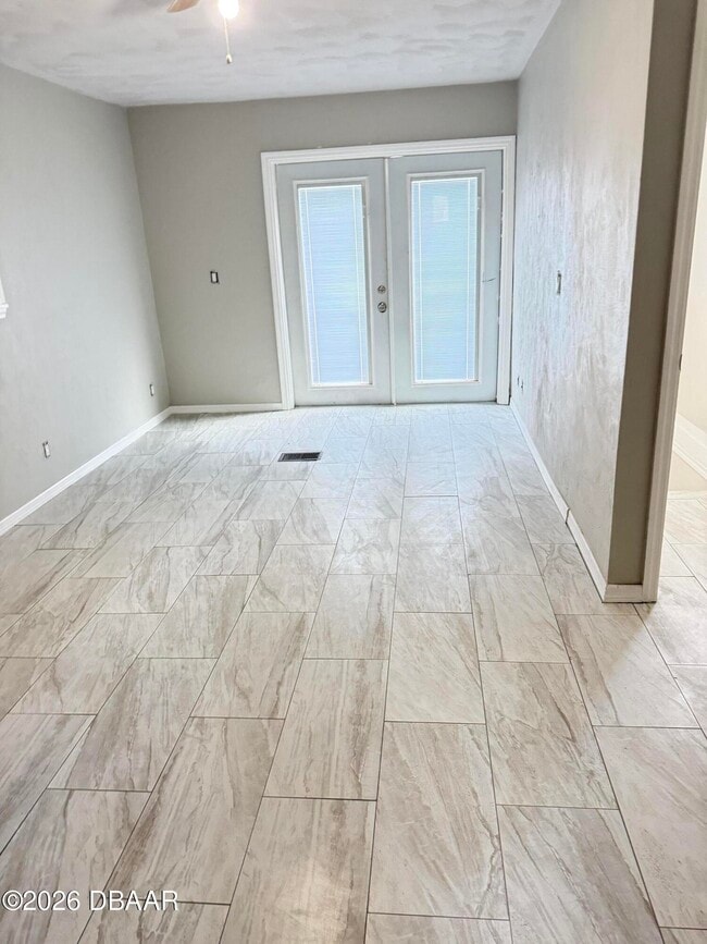 Building Photo - 548 S Caroline St