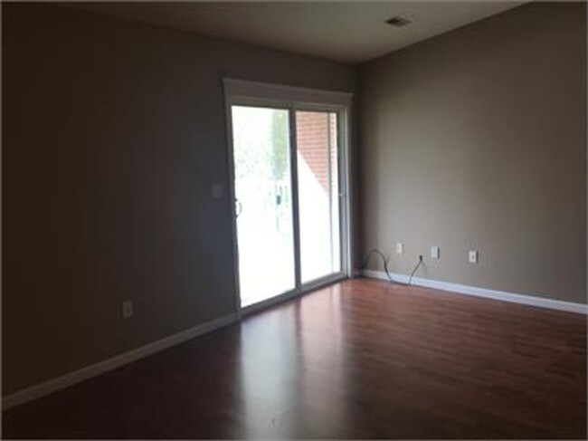 Building Photo - 142-156 Goldenrod