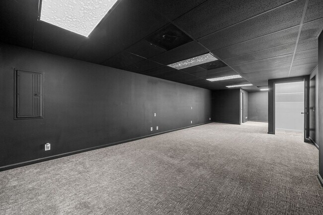 Building Photo - 3 Bedroom 3 Bath Pet Friendly Home For Ren...
