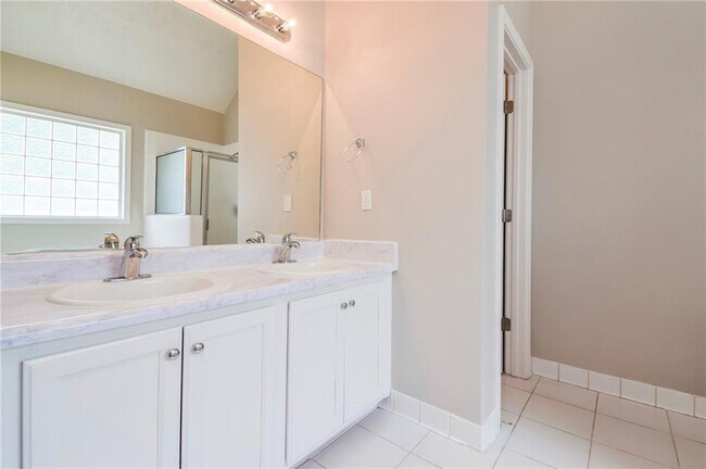 Building Photo - 305 Derby Dr