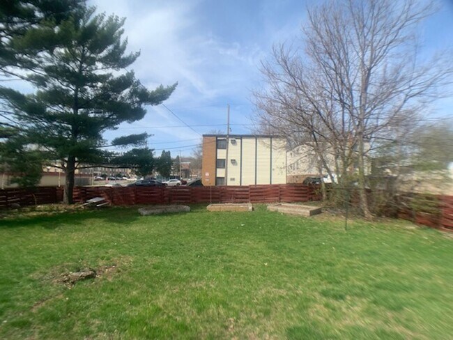 Building Photo - Huge yard! Updated appliances and more!