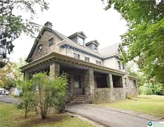 Building Photo - 226 N 13th St