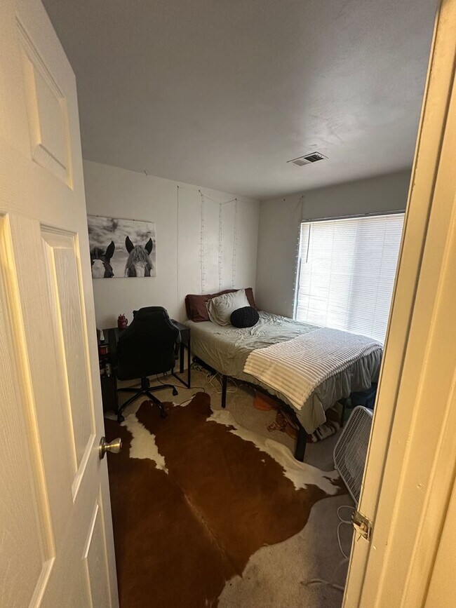 Building Photo - Available for the 2026-2027 lease term.