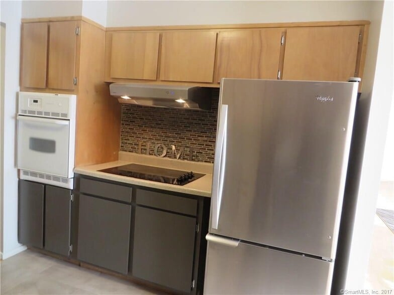 Building Photo - 893 Farmington Ave