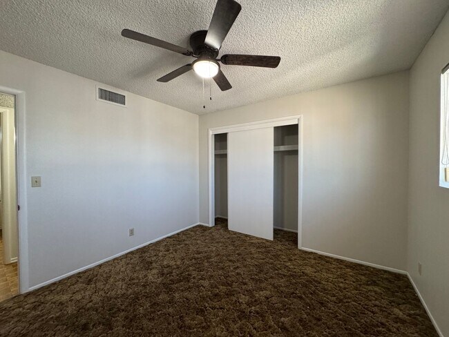 Building Photo - 3BR 2Ba home w/Large Fenced yard with RV g...