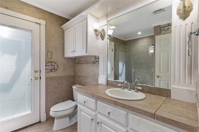 Building Photo - 6728 Victoria Ave