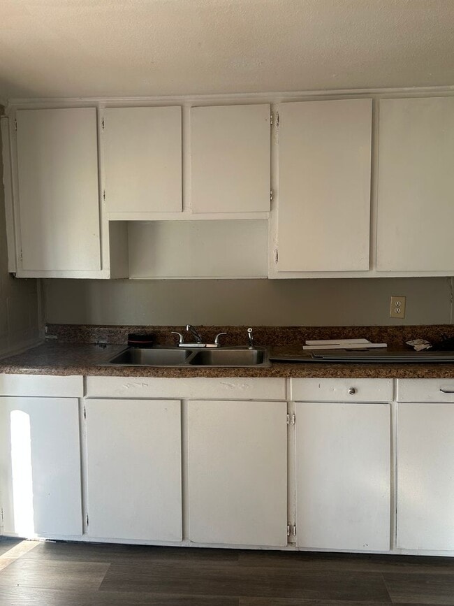 Building Photo - ALL UTILITIES INCLUDED