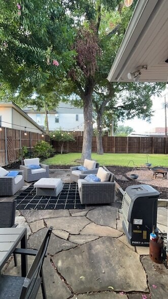 Building Photo - 5820 Palo Pinto Ave