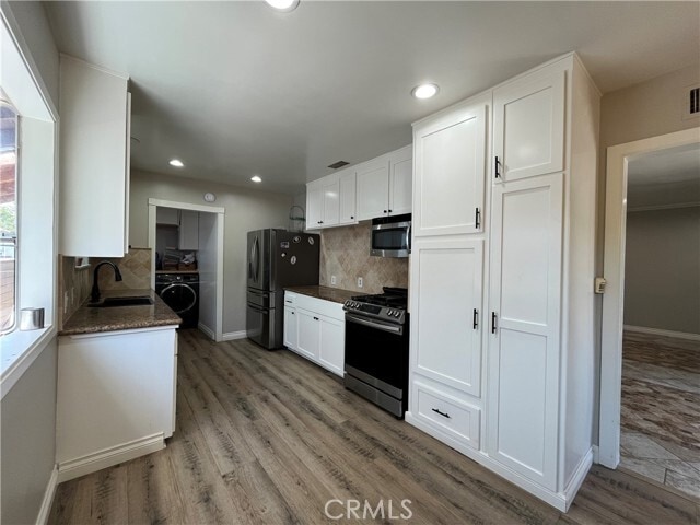 Building Photo - 15358 Leadwell St