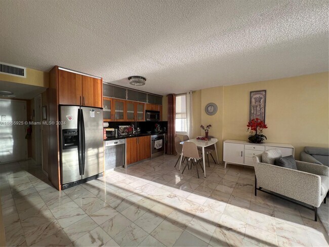 Building Photo - 1865 S Ocean Dr