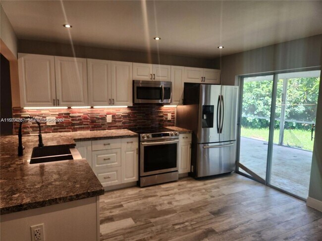 Building Photo - 107 18th Ave S