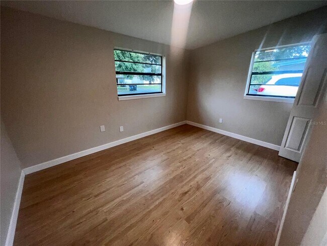 Building Photo - 1822 Harding Ave