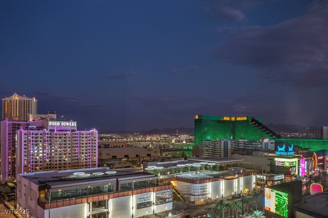 Building Photo - 3722 S Las Vegas Blvd